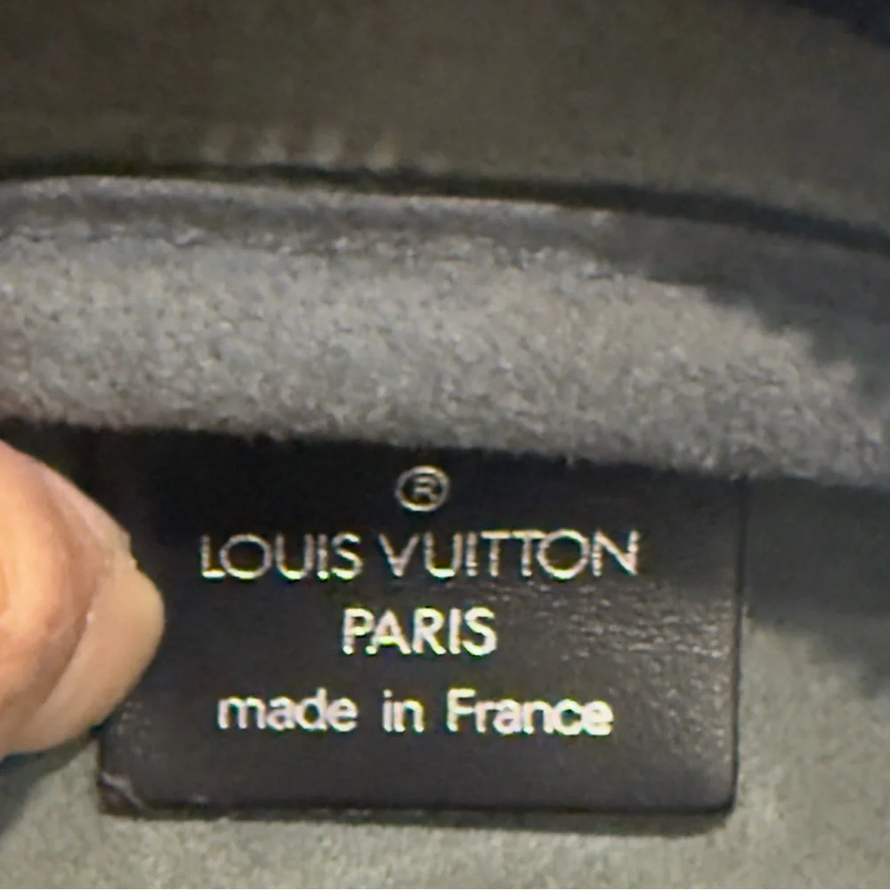 Louis Vuitton Taiga Kendall Leather Weekend Black Duffel Bag